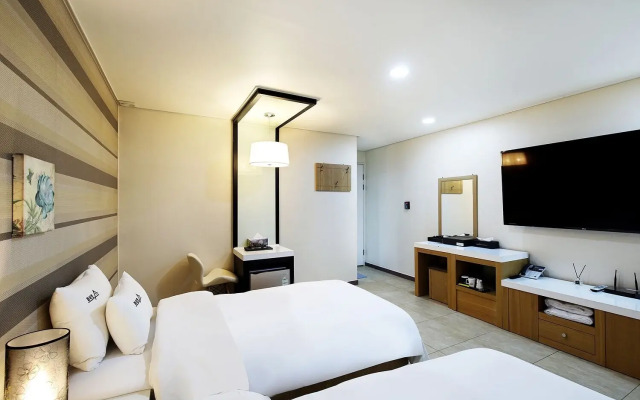 White Tourist Hotel