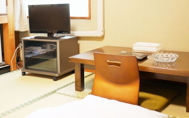 Hiroshima Peace Hotel - Hostel