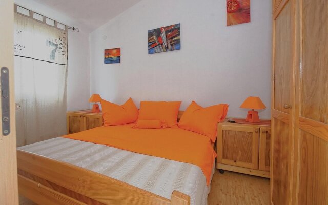 Stunning Home in Zdrelac With Wifi and 4 Bedrooms