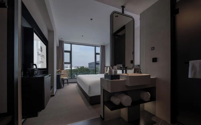 Cnhol Radient Hotel
