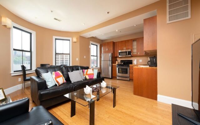 Pelicanstay in Boston Bay Village