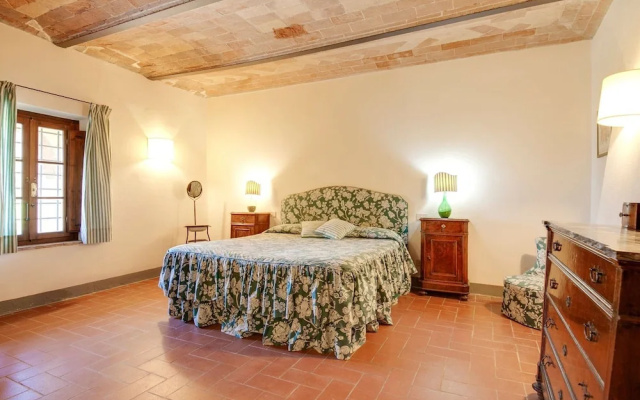 Belvilla by OYO Lavish Farmhouse With Fireplace