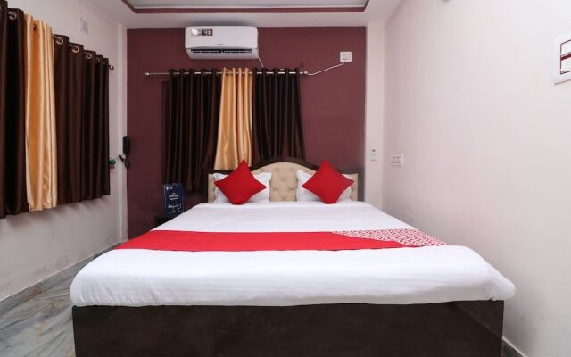 OYO 15722 Hotel Padmavati