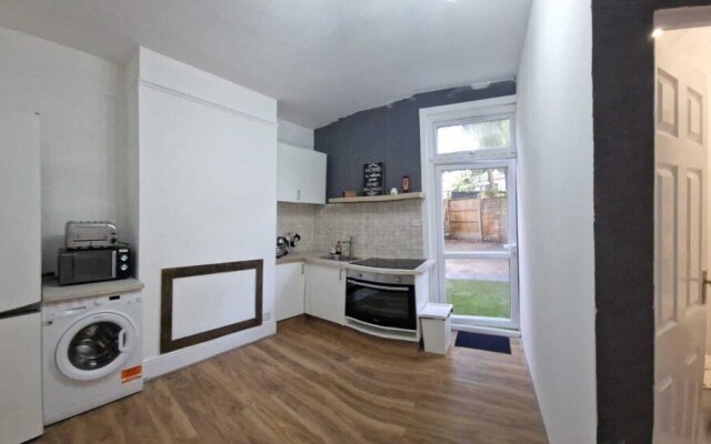 Peaceful Well Equipped Flat Near Central London
