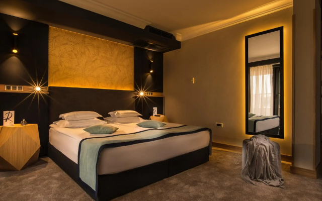 Rosslyn Thracia Hotel