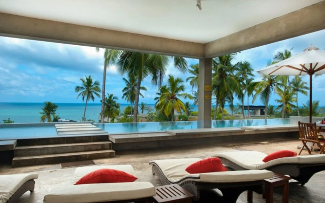 Modern Beach Villa With Roof Terrace