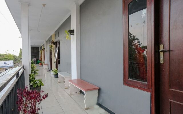 SPOT ON 1710 Sawojajar Inn