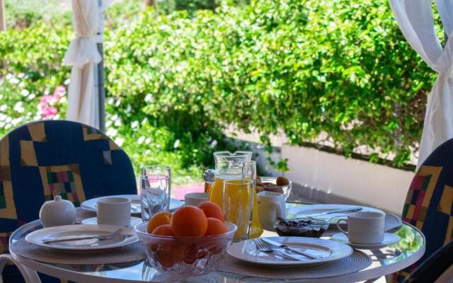 Dora's Tsilivi Beach House A