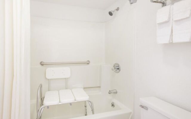 Red Carpet Inn & Suites