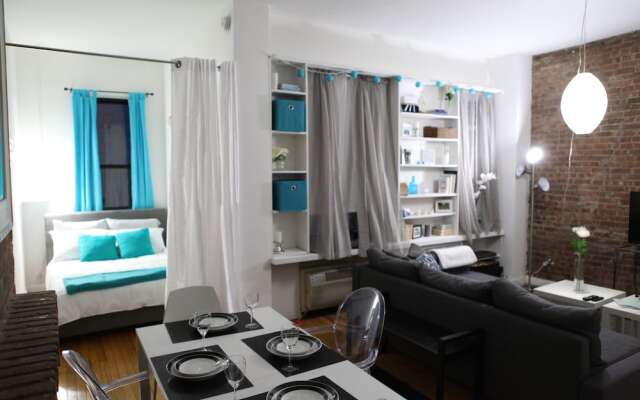 Cozy Central Park Pad Close To Trains & Shops!