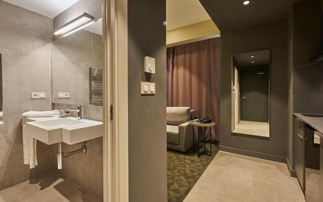 M Suite Hotel