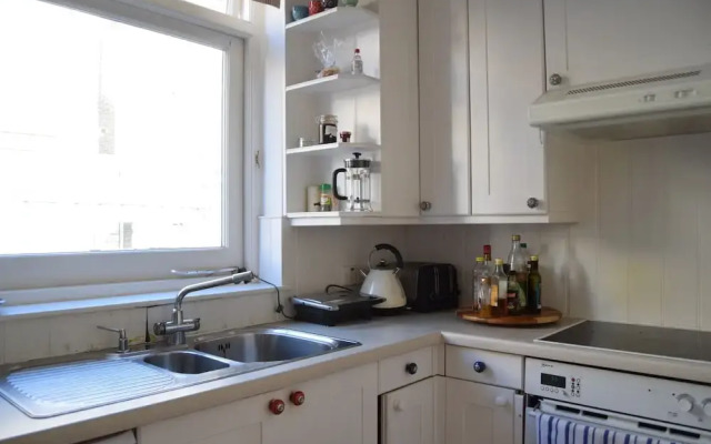 2 Bedroom Apartment in Quite Central London