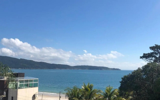 Apartamento Frente Mar com 02 suítes