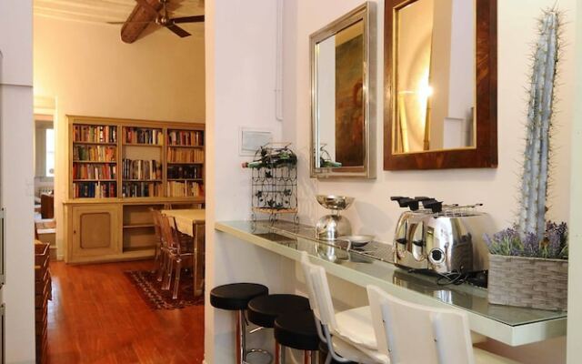 Cozy Central City Apartment