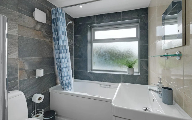 Stylish 4 Bedroom Home in Brightside Ave