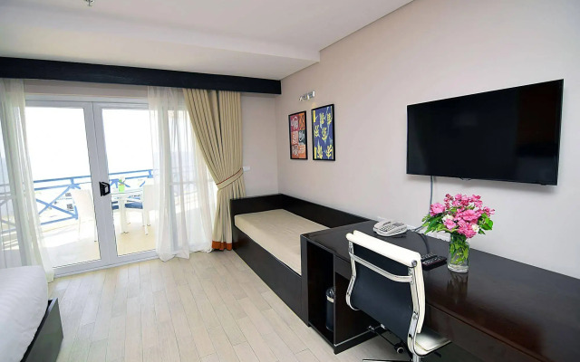 Thunderbird Resorts - Poro Point