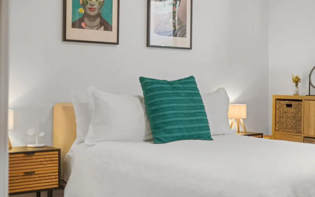Peaceful 1-bed Apartment Near Brisbane's Heart – Guest Rooms – Brisbane