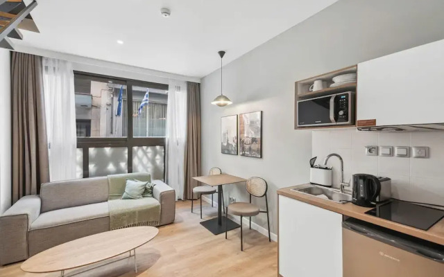 limehome Piraeus Olive