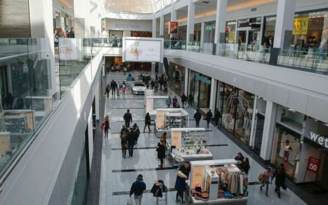 Yachtsman's Cove with 3-Levels