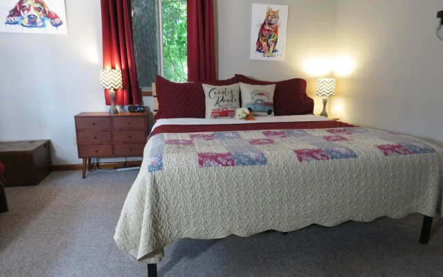Tall Pines Inn