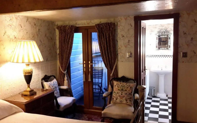 The Lonsdale Hotel