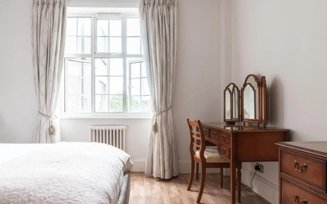 Stylish Art Deco 1 bedroom in West London
