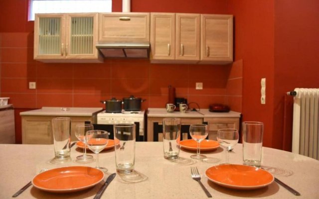 Colourful Apartment in AthensCity 1min from Subway