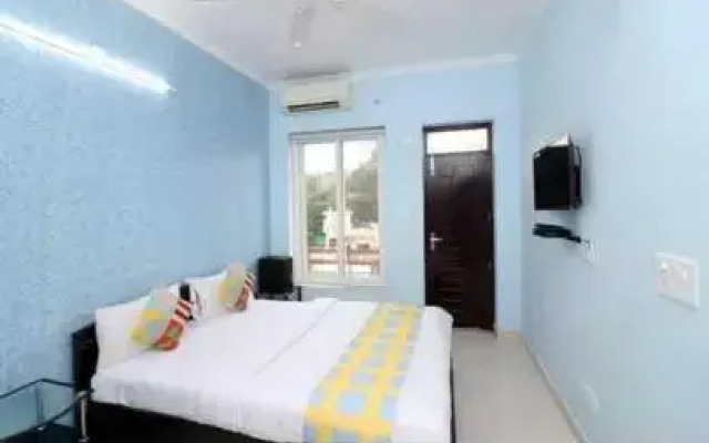 Super OYO 89879 Rawat Apartment
