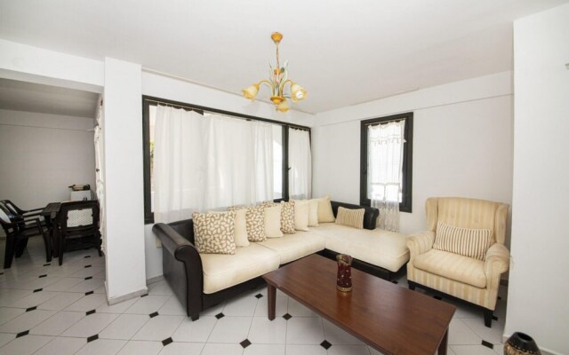 Villa in Bodrum With Shared Pool and Backyard