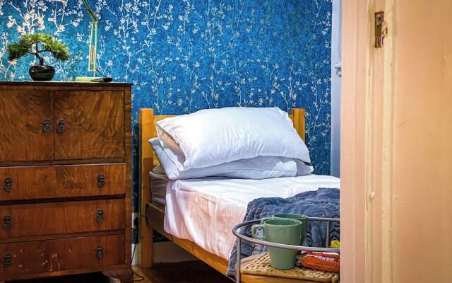 Lovely Flat Near Train Station and Central London