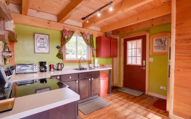 Peaceful Berkeley Springs Home: Escape to Nature!