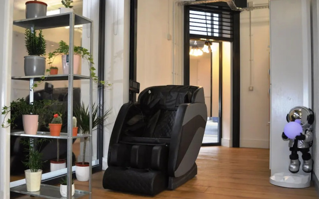 Cosmos capsule coworking hub London