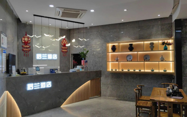 Roland Fashion Hotel (Tonghuai Subway Station T10 Tanshili Shopping Center Store)
