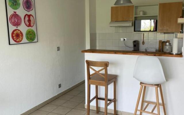 Appartement T2 avec balcon, lumineux, au calme.