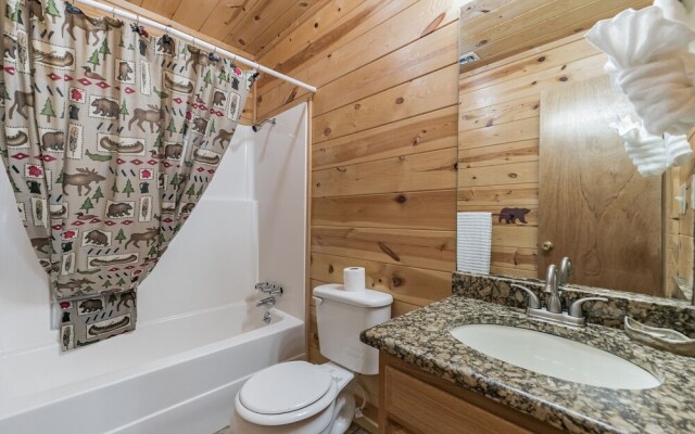 Bear Trail 2 Bedroom Cabin by Redawning