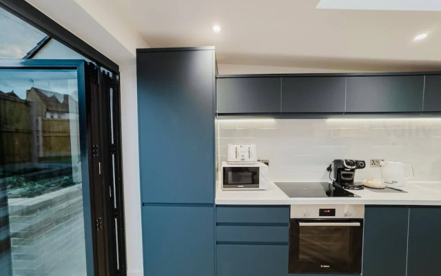 Luxury Seaside Home Parking Sleeps 8 by Adliv