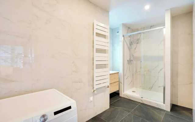 Sleek Apartment in Levallois-perret