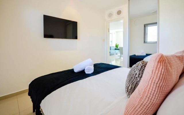 YalaRent Eucalyptus 2BR & Balcony APT