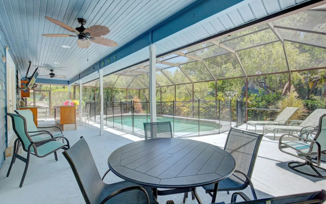 Spacious 4 3 Retreat- Heated Pool-playroom