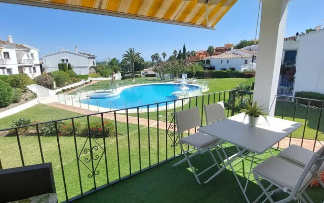Refurbished 2-Bed Apartment in El Paraiso Alto