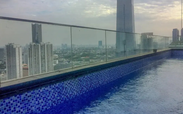 Luxurious 2br Ciputra Wold 2 Apartment