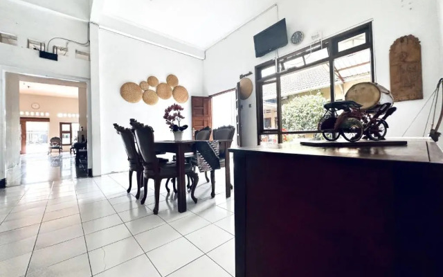 Santalum Hotel