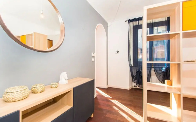 Colorful Statuto Square Design Apart