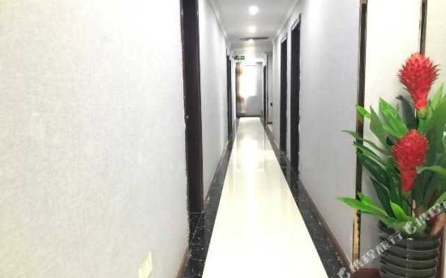 Xinweicheng Hotel (Guangzhou Shixi Subway Station)