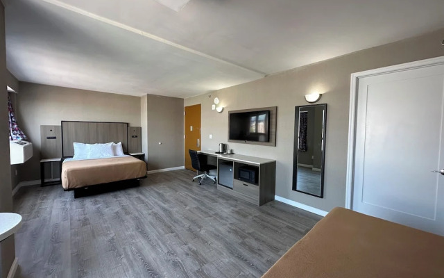 Regal Inn & Suites New York LaGuardia Hotel