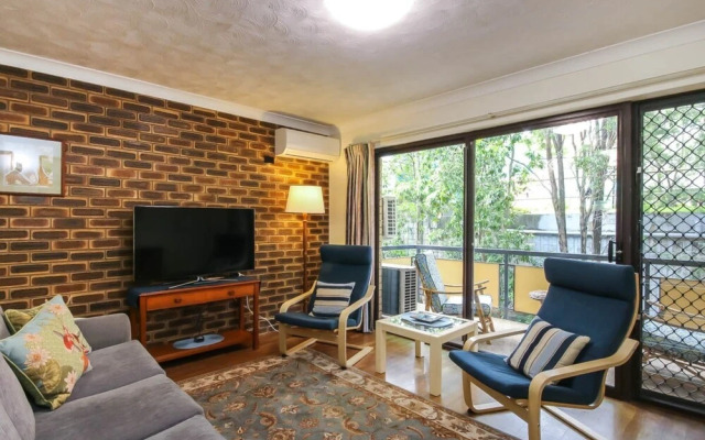 2 Bedroom St Lucia Apartment close to UQ and CityCat