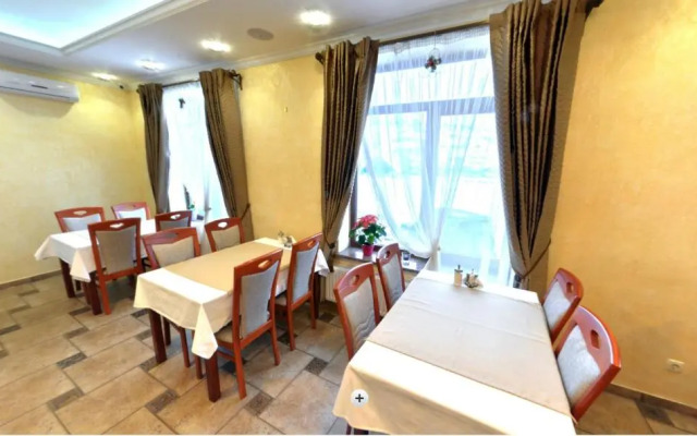 Hotel Forward Pool&Sauna