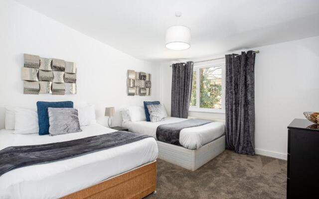 Preston Mews - Hot Tub, Parking, Sleeps 8!