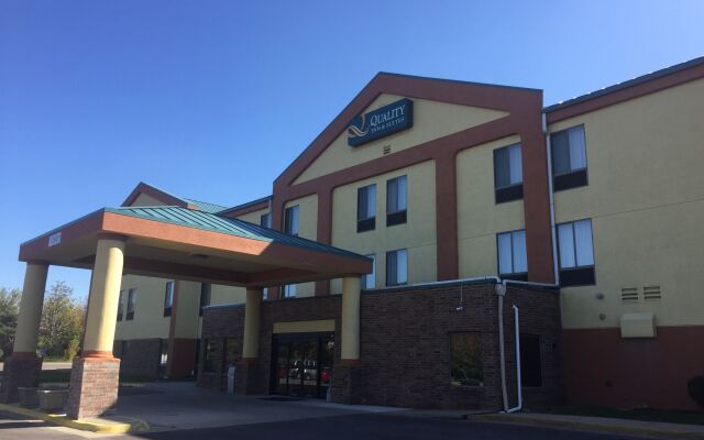 Quality Inn & Suites Lenexa Kansas City