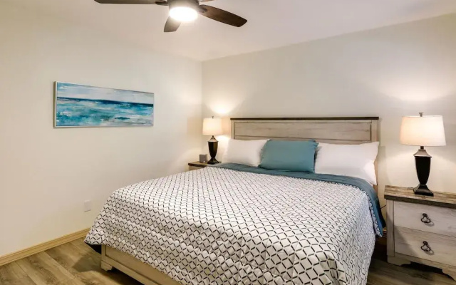 6 Mi to Downtown: Flagstaff Townhome w/ Deck